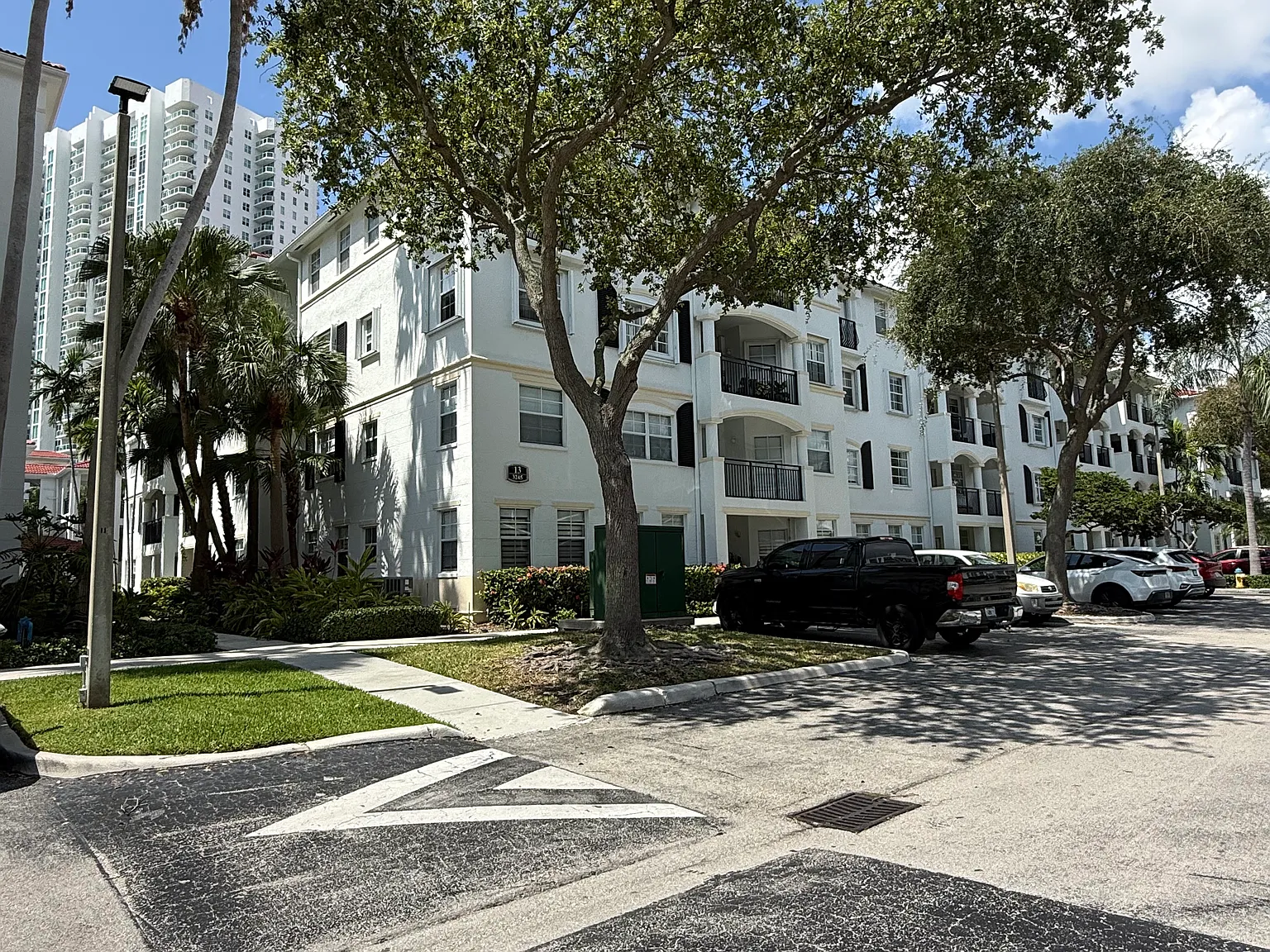 2 bed, 1077 sqft, $3,300 — Photo 3