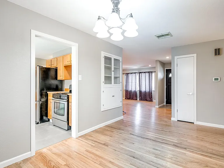 532 S Union Blvd — Photo 3