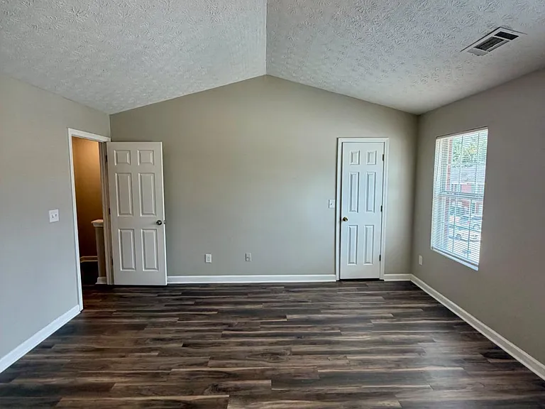 5696 Windfall Ln — Photo 10