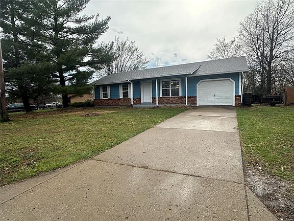 3rd image of 762 Sommerset Dr
