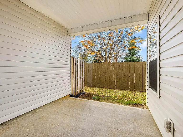 4 Sabine Leaf Ct — Photo 24