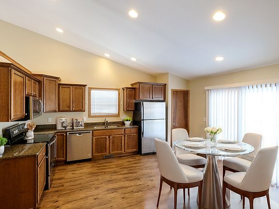3rd image of 6115 Summerset Dr