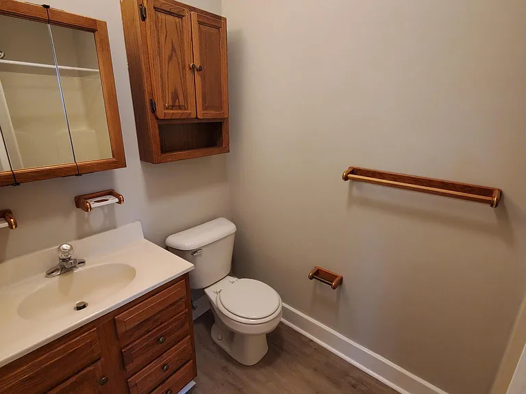 2nd Bathroom in small bedroom