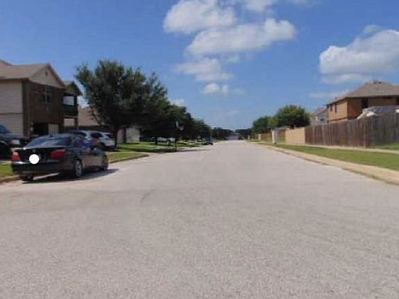 Exterior Neighborhood (street photo)