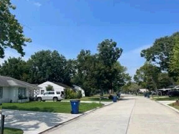 4th image of 1024 Chevy Chase Dr