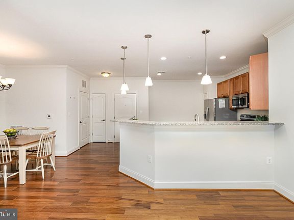 5th image of 900 Macphail Woods Xing APT 1J