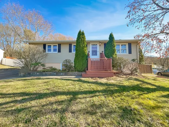 24 Roberta Rd, Blackstone, MA 01504