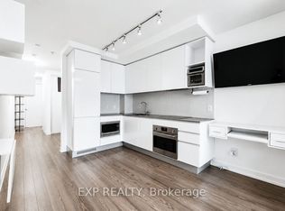377 Madison Ave #216, Toronto, ON M4V3E1
