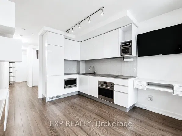 377 Madison Ave, Toronto, ON