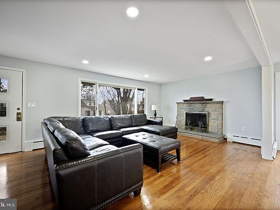 2nd image of 4001 Parkwood Ave