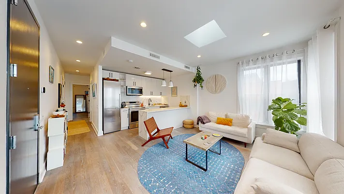 Rented by Bond New York | media 4