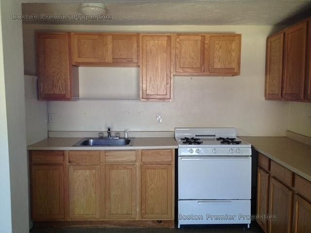 2nd image of 134 Harriet Ave APT 1R