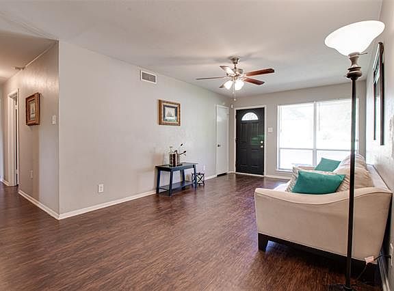 4th image of 2211 Swansee Dr
