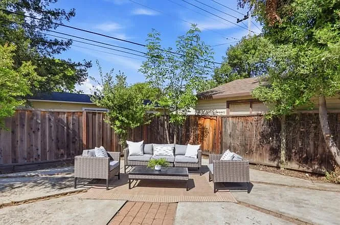 1091 W Latimer Ave — Photo 25