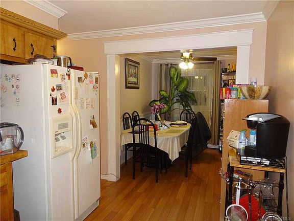 5th image of 50 Copiague Pl #A