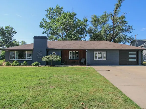 413 Woodlawn Ave, Salina, KS 67401