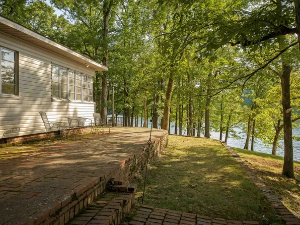 446 Ridge Rd, Killen, AL 35645