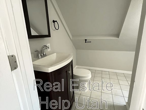 4th image of 365 S Elizabeth St APT 5