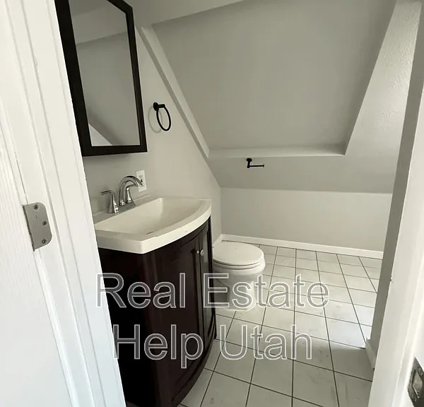 365 S Elizabeth St #5 — Photo 4