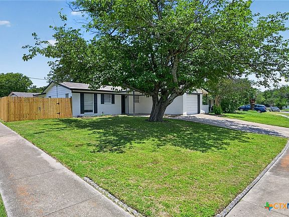 2nd image of 1525 Meadow Dr