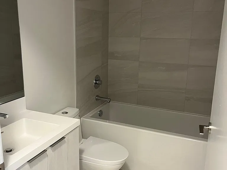 400 King St W #1801 — Photo 17