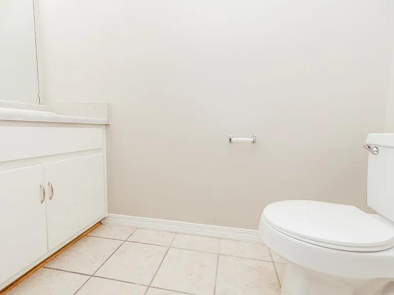 226 Runnymeade Dr — Photo 3