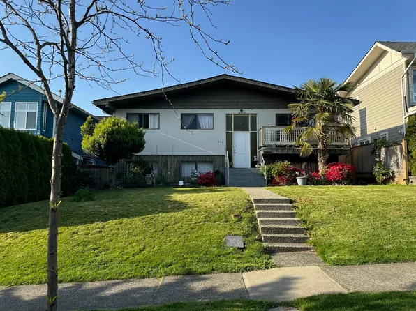 332 W 14th St, North Vancouver, BC V7M 1P6