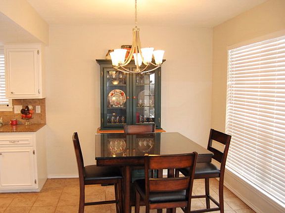 3rd image of 1301 Towncreek Dr