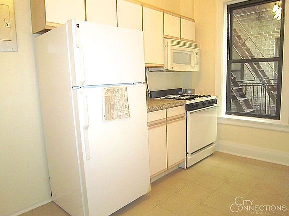 3rd image of 304 W 14th St APT 2A