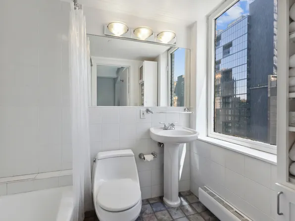 160 Central Park South 2511 image 6 of 6