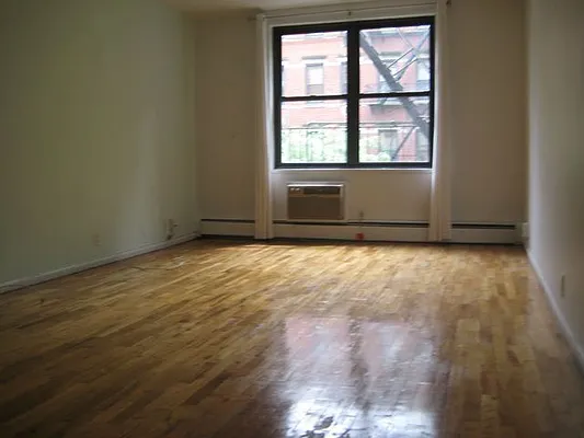 Rented by Green Line Realty | media 16