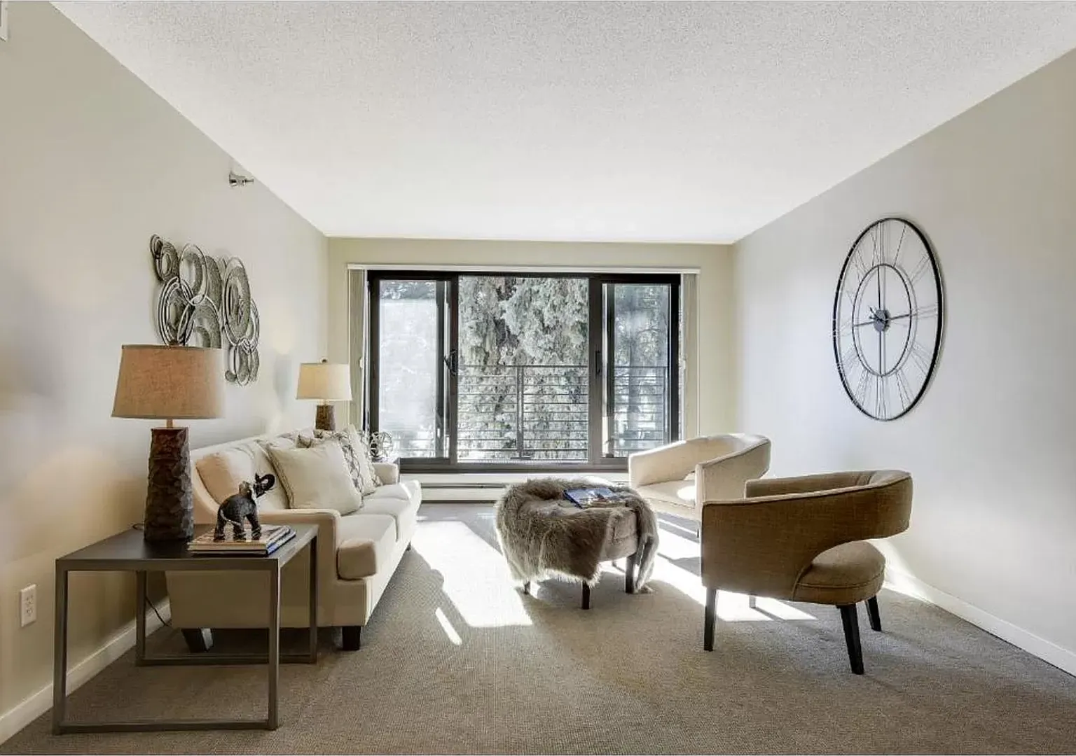 Lowry Hill 1BR w/ Skyline Views + Heated Garage | 745 SF — Photo 3