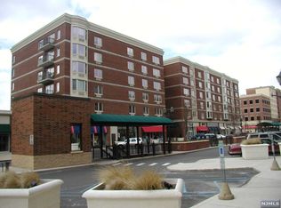 5502 City Pl, Edgewater, NJ 07020