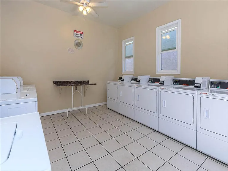 Newport Terrace Apartments — Photo 17