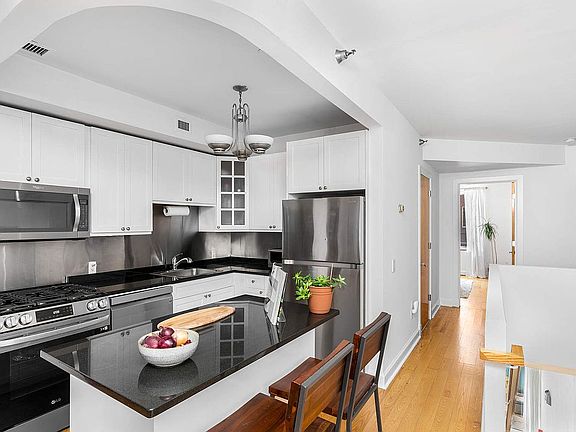 5th image of 306 2nd St APT 1B