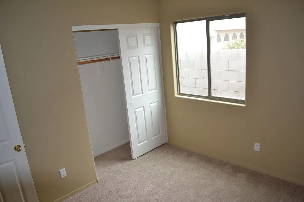 3 bed, 1302 sqft, $1,800 — Photo 4