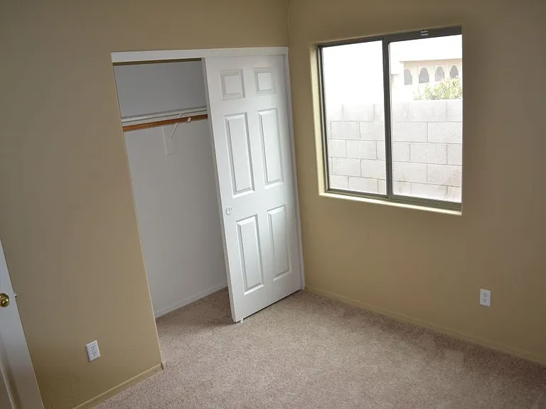7408 S 37th Gln — Photo 4