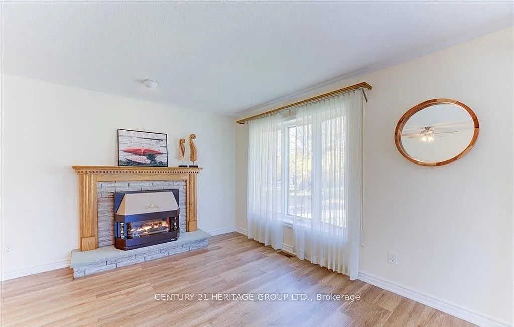 4 bed, $2,950 — Photo 4