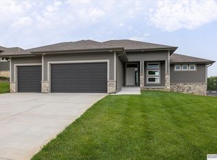 16071 Center West Hadan Dr, Bennington, NE 68007