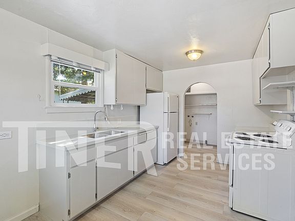 4th image of 3837 Marshall Ave
