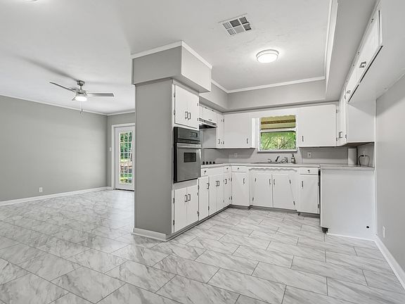 3rd image of 399 Orange St