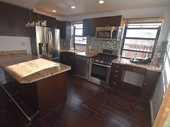 2nd image of 145 Smith St #B