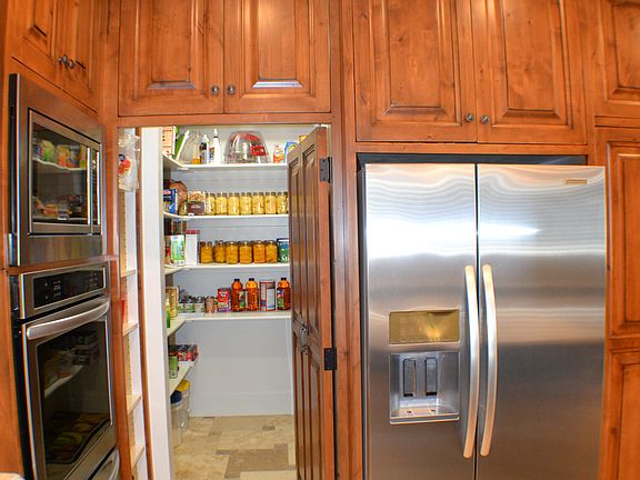 4th image of 302 Hemlock Dr