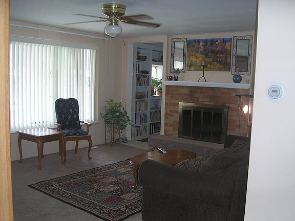 Living room w/ working fireplace