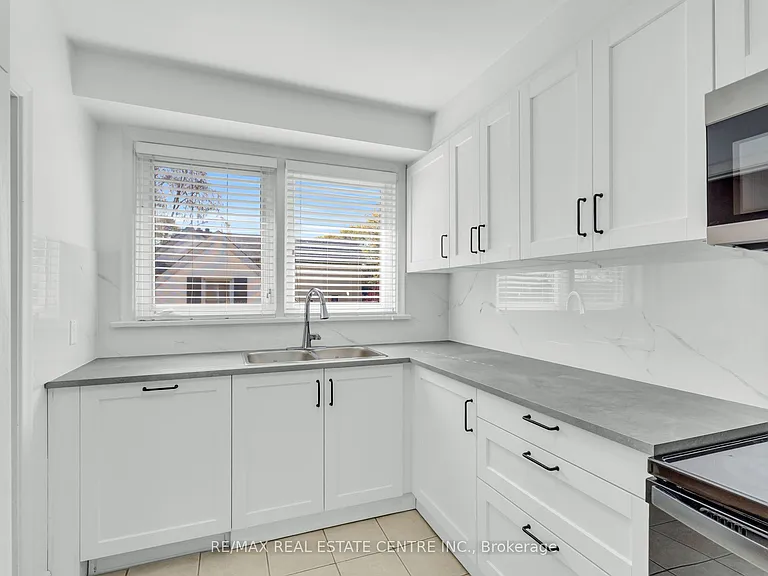 48 Maple Ave S #UPPER — Photo 18