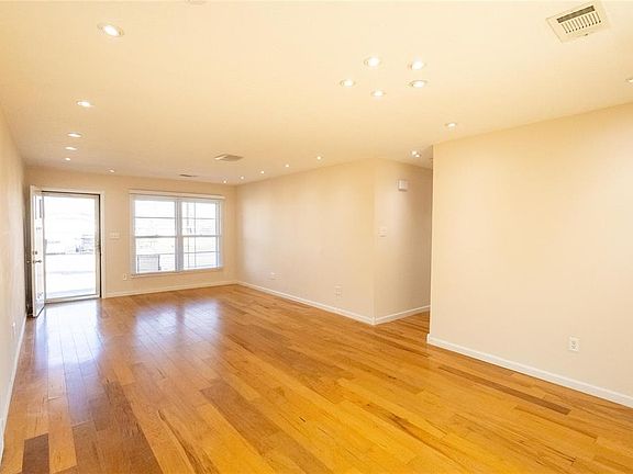 3rd image of 1616 NW 45th St