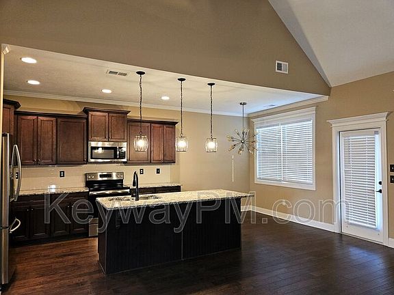 5th image of 794 Houston Lake Dr