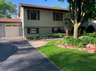 1912 Burr Oak Ln, Lindenhurst, IL 60046