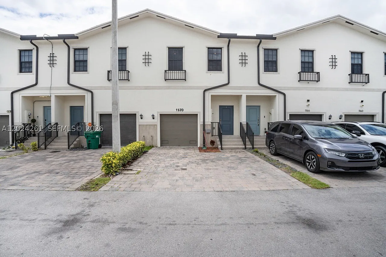 3 bed, 2.5 bath, 1466 sqft, $2,500 — Photo 1