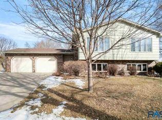 6004 W Westminster Dr, Sioux Falls, SD 57106